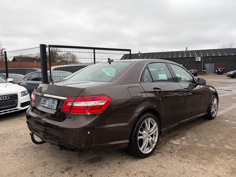 Gebraucht Mercedes E200 AMG 136 PS (100 kW) 2011 Braun Limousine