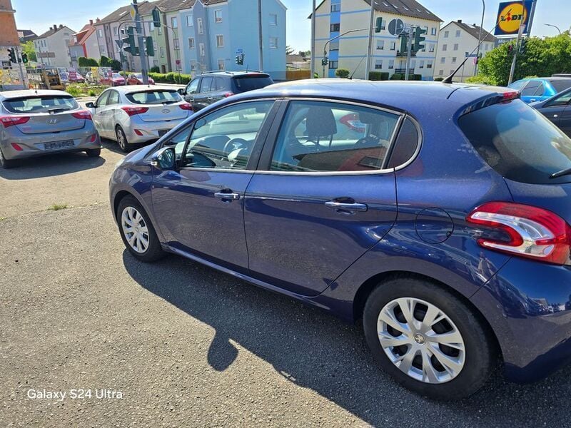 Gebraucht Peugeot 208 Active 82 PS (60 kW) 2016 Blau Kleinwagen