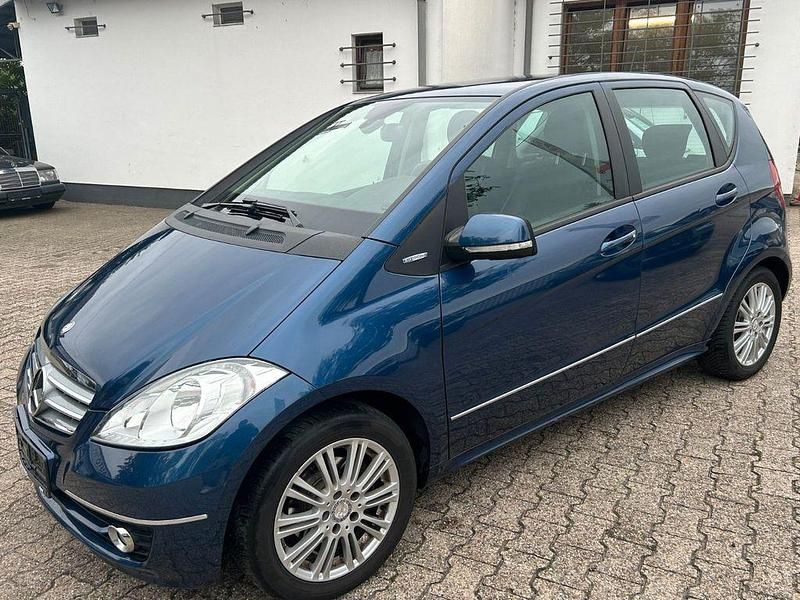 Blau Gebraucht 2011 Mercedes A160 Limousine | 3.333 € (Superpreis) - Bild 1/4