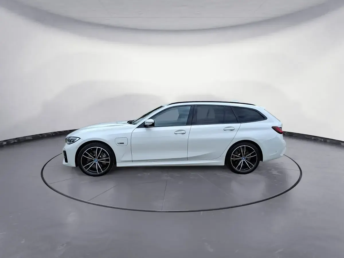 Gebraucht BMW 330e M Sport 292 PS (214 kW) 2022 Kombi