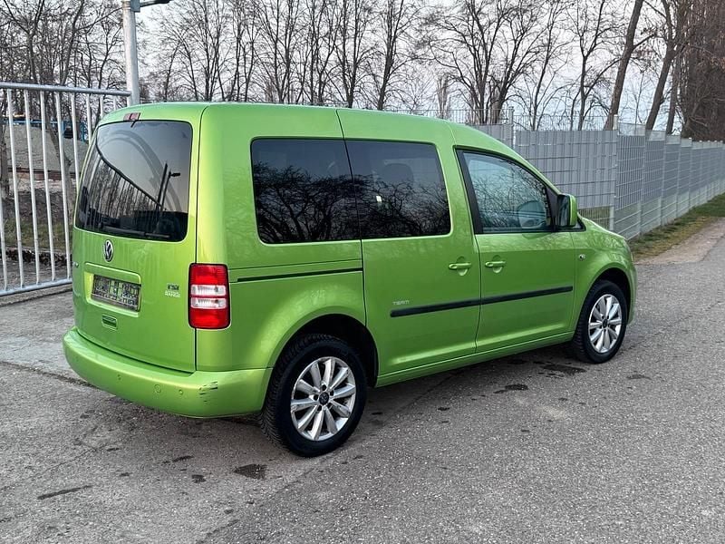 Gebraucht VW Caddy Team 105 PS (77 kW) 2015 Grün Van / Kleinbus