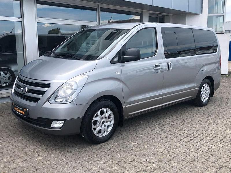 Silber Gebraucht 2015 Hyundai H-1 Comfort Van / Kleinbus | 18.500 € (Teuer) - Bild 1/4
