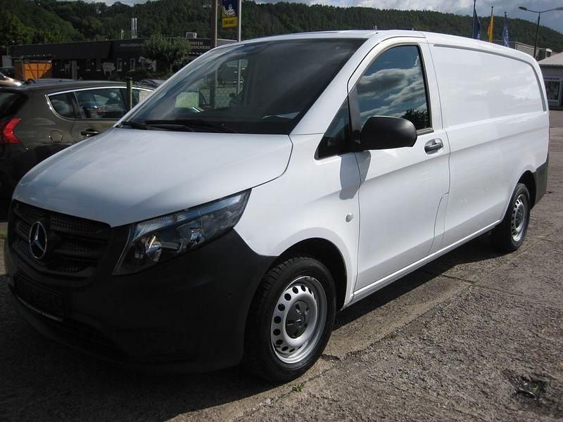 Arktikweiss Gebraucht 2020 Mercedes Vito Van | 16.990 € (Guter Preis) - Bild 1/4