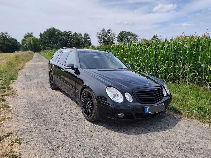 Schwarz Gebraucht 2008 Mercedes E220 Elegance Limousine | 5.650 € (Etwas zu teuer) - Bild 1/4