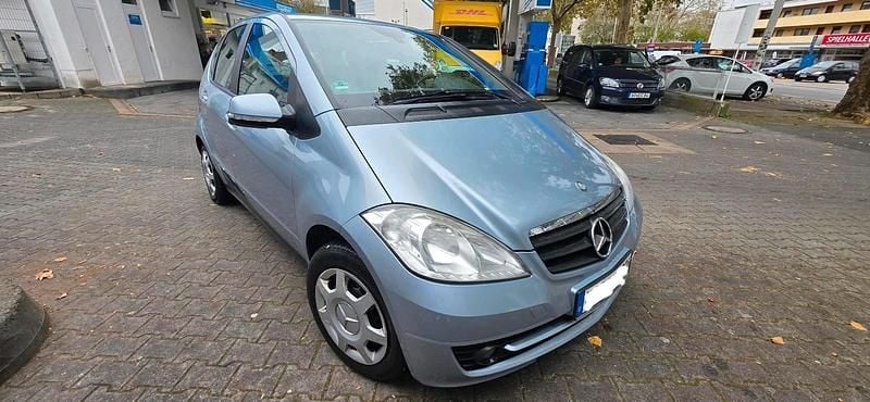 Silber Gebraucht 2010 Mercedes A180 Limousine | 2.550 € (Superpreis) - Bild 1/4