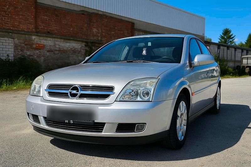 Grau Gebraucht 2004 Opel Vectra Limousine | 1.490 € (Fairer Preis) - Bild 1/4