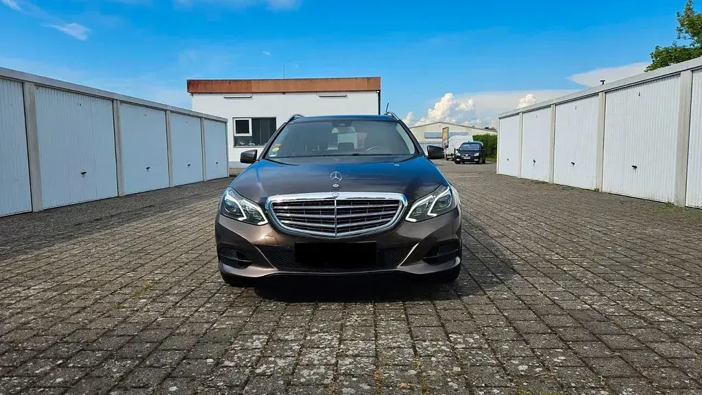 Gebraucht Mercedes E300 231 PS (169 kW) 2014 Braun Limousine
