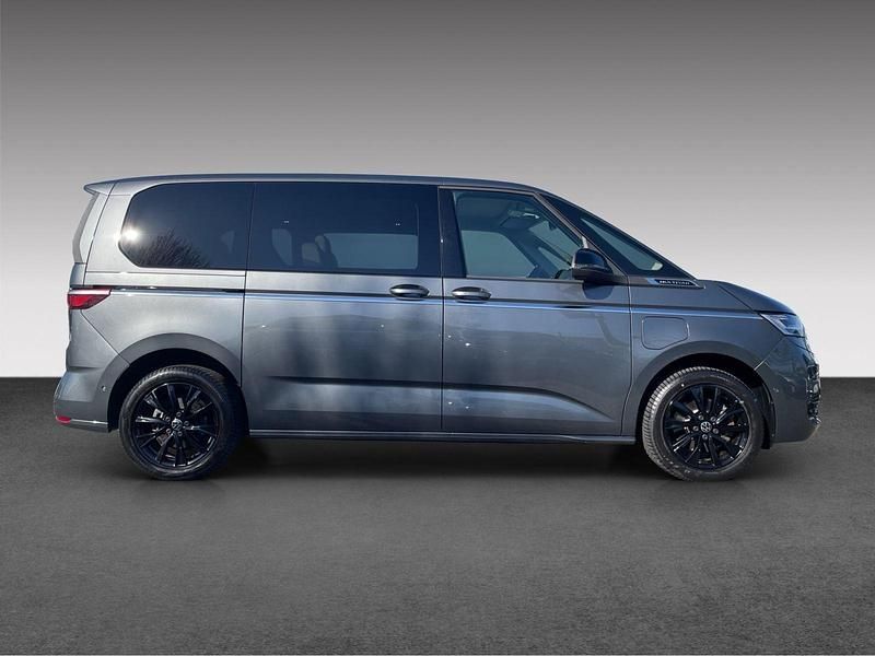 Gebraucht VW Multivan Style 150 PS (110 kW) 2024 Grau Van