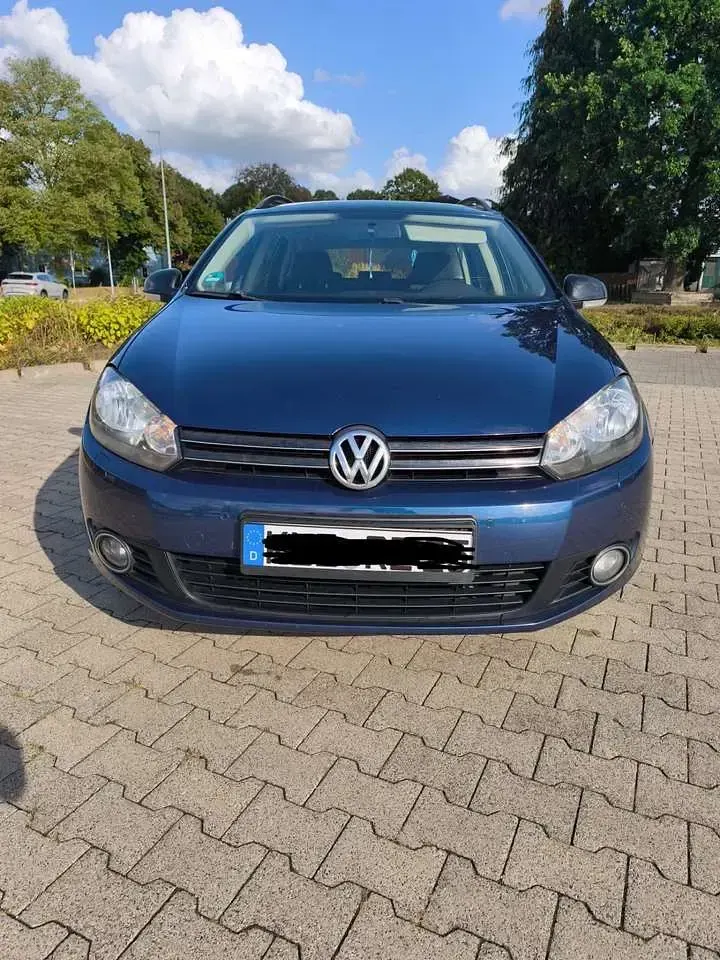 Gebraucht VW Golf VI Match 105 PS (77 kW) 2011 Blau Limousine
