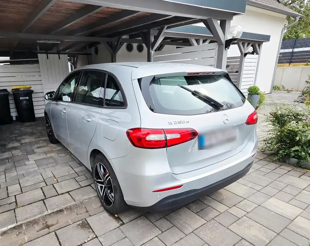 Gebraucht Mercedes B250 160 PS (117 kW) 2022 Grau Kleinwagen