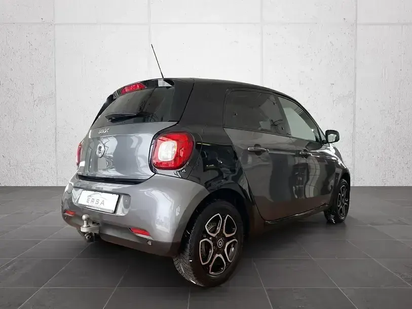 Używany Smart ForFour Basis 71 KM (52 kW) 2017 Szary Hatchback