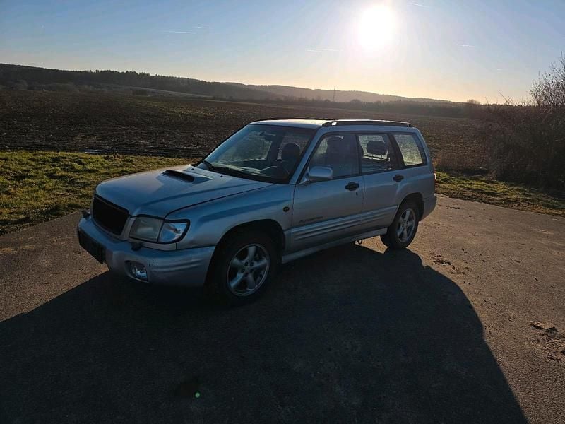 Silber Gebraucht 2001 Subaru Forester SUV | 2.800 € (Fairer Preis) - Bild 1/4