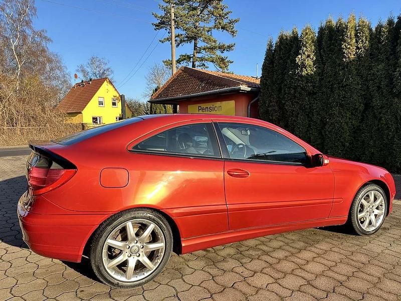 Gebraucht Mercedes C180 129 PS (94 kW) 2001 Rot Coupé