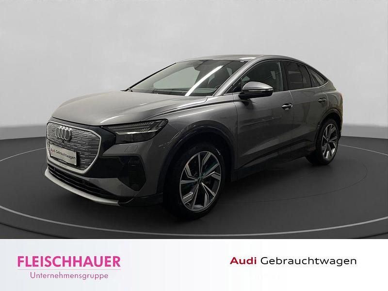 Taifungrau metallic Gebraucht 2022 Audi Q4 Sportback e-tron Sport SUV | 29.980 € (Guter Preis) - Bild 1/4