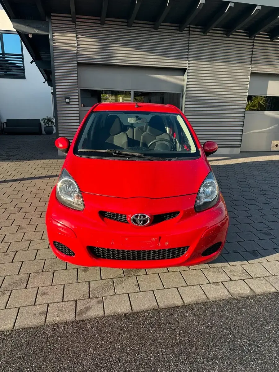 Gebraucht Toyota Aygo 68 PS (50 kW) 2009 Rot Kleinwagen