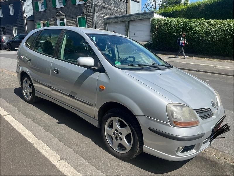 Silber Gebraucht 2002 Nissan Almera Tino Van / Kleinbus | 1.850 € (Fairer Preis) - Bild 1/4