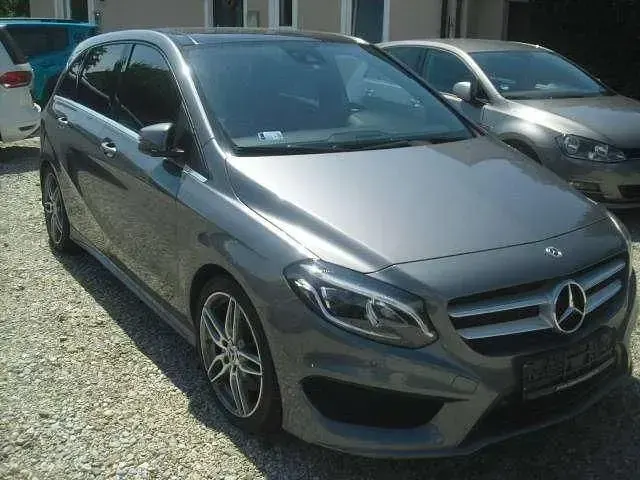 Gebraucht Mercedes B250 AMG 211 PS (155 kW) 2018 Mountaingrau  met. Kleinwagen