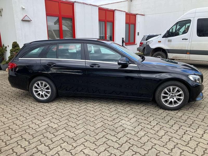 Gebraucht Mercedes C200 136 PS (100 kW) 2019 Schwarz  unilack Kombi