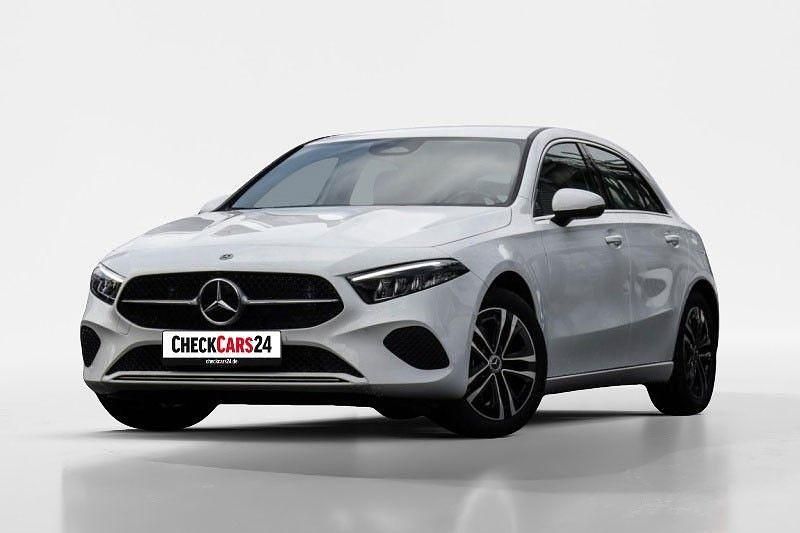 Weiß Gebraucht 2024 Mercedes A180 Progressive Limousine | 33.289 € (Teuer) - Bild 1/4