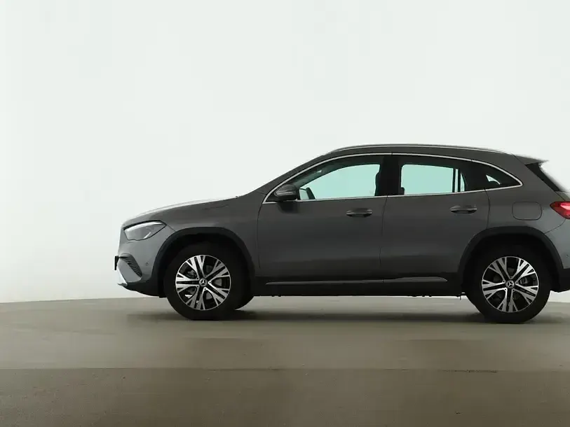 Gebraucht Mercedes GLA180 Progressive 116 PS (85 kW) 2024 Grau SUV