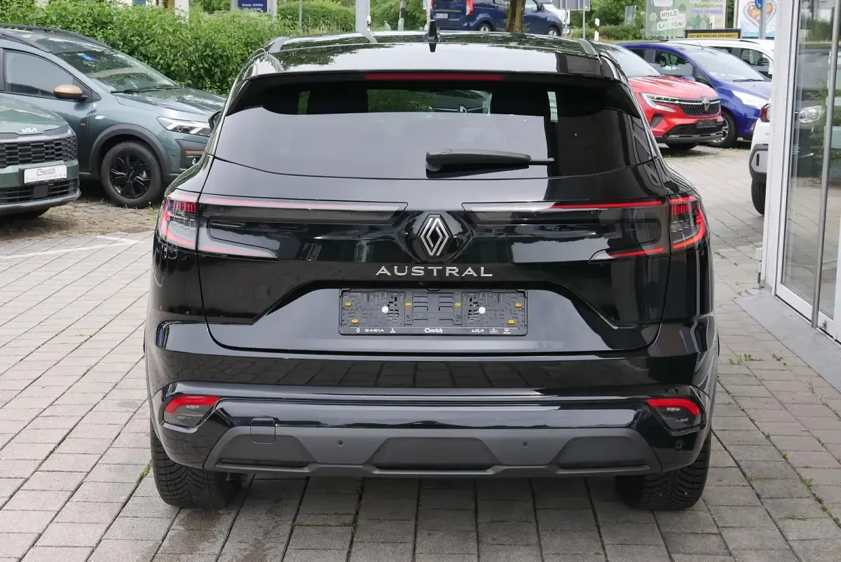 Gebraucht Renault Austral Techno 158 PS (116 kW) 2025 Black pearl schwarz metallic SUV
