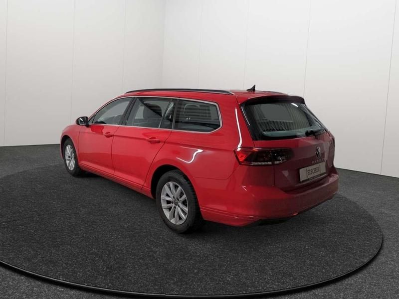 Gebraucht VW Passat Business 122 PS (89 kW) 2023 Rot Kombi