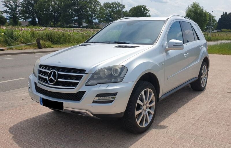 Silber Gebraucht 2011 Mercedes ML350 Edition SUV | 14.900 € (Guter Preis) - Bild 1/4