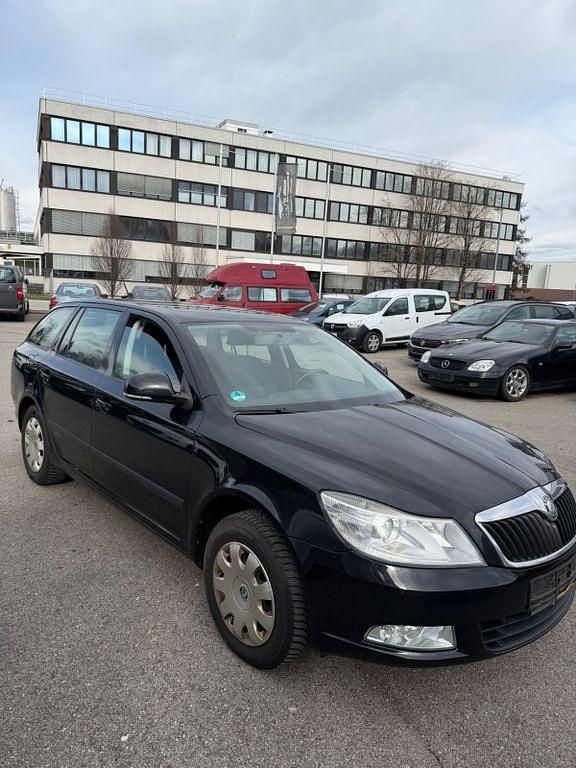 Gebraucht Skoda Octavia Elegance 140 PS (102 kW) 2012 Schwarz Kombi