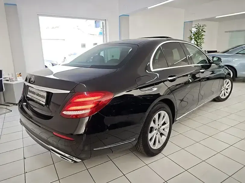 Gebraucht Mercedes E220 194 PS (142 kW) 2019 Obsidianschwarz (metallic) Limousine
