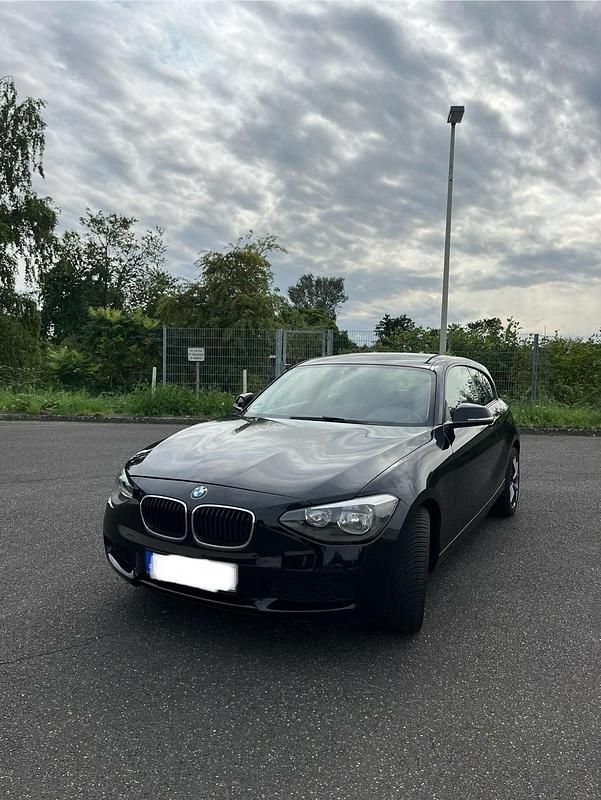 Schwarz Gebraucht 2014 BMW 114 Kleinwagen | 5.950 € (Guter Preis) - Bild 1/4