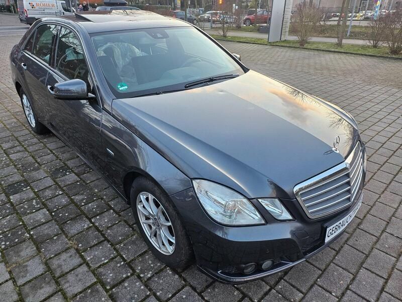 Grau Gebraucht 2009 Mercedes E220 Limousine | 11.990 € (Fairer Preis) - Bild 1/4