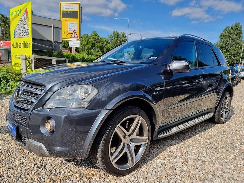 Tenoritgrau metalliclack Gebraucht 2009 Mercedes ML63 AMG AMG SUV | 22.900 € (Etwas zu teuer) - Bild 1/4