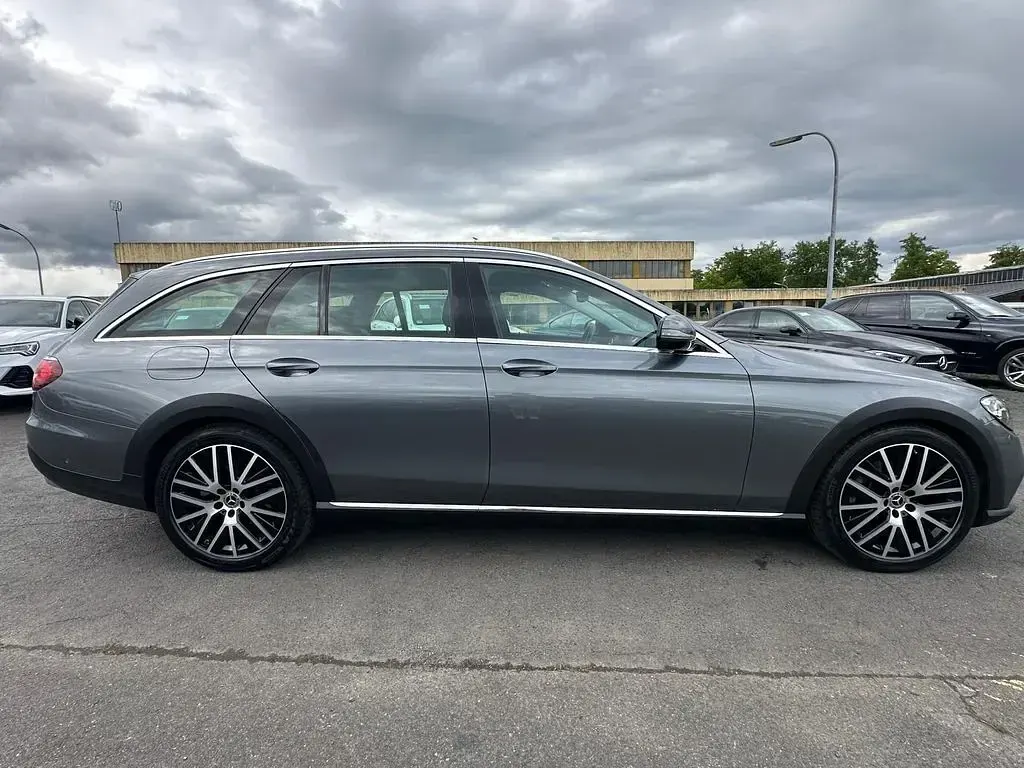 Gebraucht Mercedes E220 All-Terrain 200 PS (147 kW) 2022 Selenitgrau Kombi