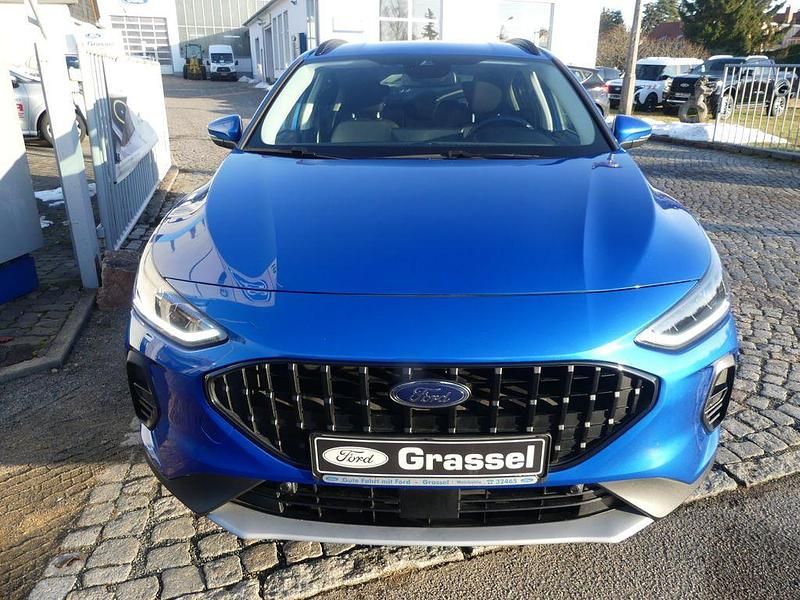 Używany Ford Focus Active 155 KM (114 kW) 2022 Niebieski Sedan/Limuzyna