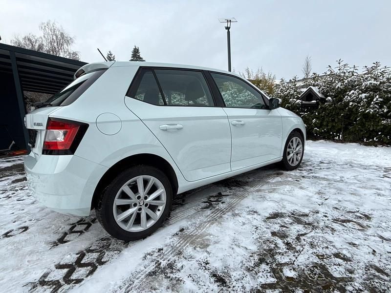 Gebraucht Skoda Fabia 2016 Weiß Kleinwagen