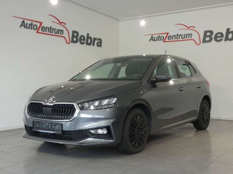 Graphitegrau metallic Gebraucht 2022 Skoda Fabia Style Kleinwagen | 16.490 € (Guter Preis) - Bild 1/4
