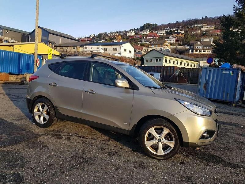 Silber Gebraucht 2011 Hyundai ix35 Style SUV | 4.900 € (Guter Preis) - Bild 1/4