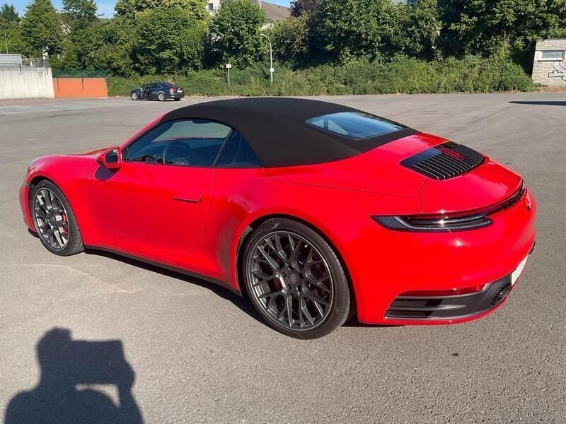 Rot Gebraucht 2022 Porsche 911 Carrera 4S Cabrio | 134.900 € (Superpreis) - Bild 1/4