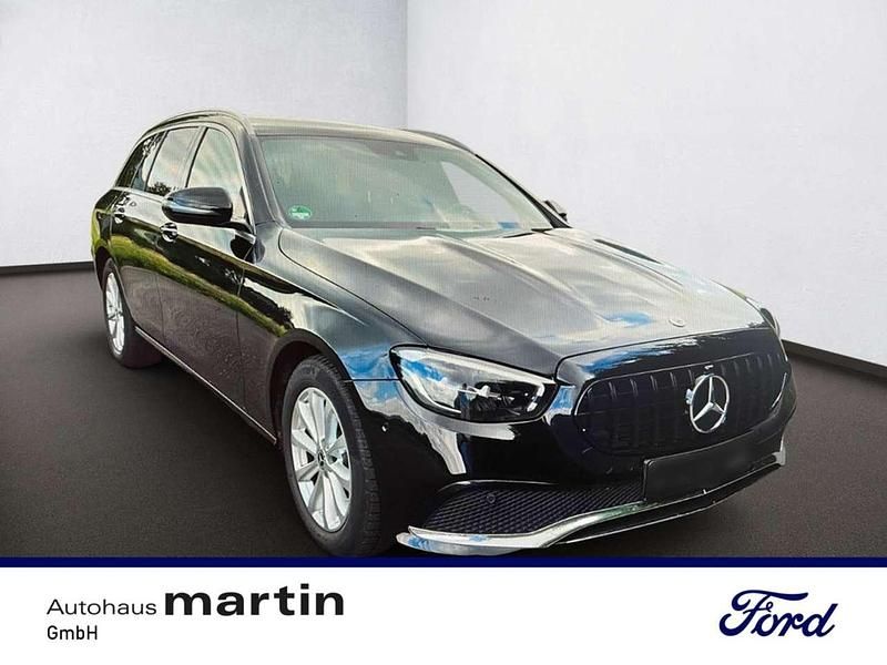 Schwarz Gebraucht 2023 Mercedes E220 Avantgarde Limousine | 33.990 € (Superpreis) - Bild 1/2