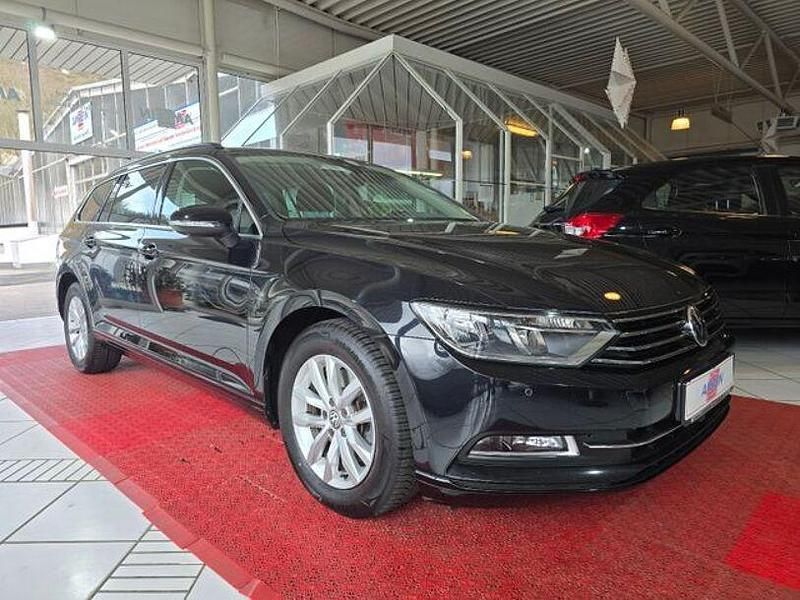 Gebraucht VW Passat Comfortline 150 PS (110 kW) 2018 Schwarz Kombi