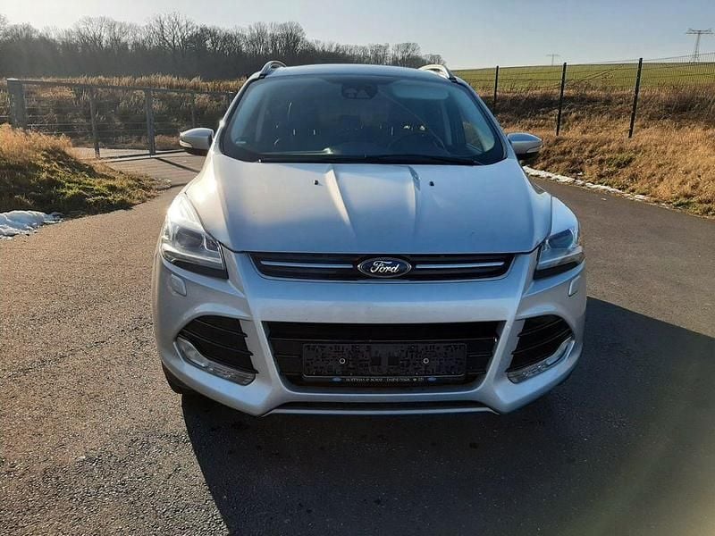 Usado Ford Kuga Titanium 179 HP (131 kW) 2015 Prateado SUV