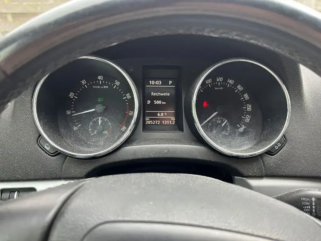 Gebraucht Skoda Yeti Family 105 PS (77 kW) 2012 Silber SUV