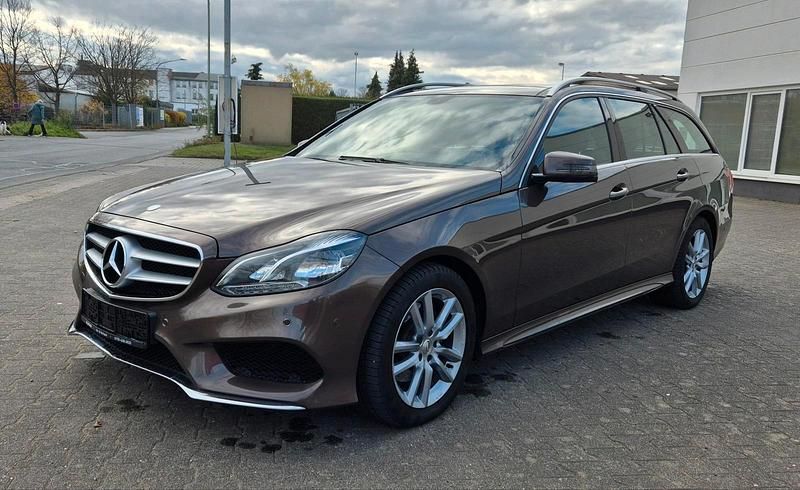 Braun Gebraucht 2013 Mercedes E220 Kombi | 9.750 € (Fairer Preis) - Bild 1/4