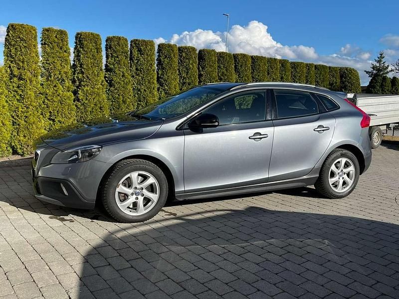 Gebraucht Volvo V40 CC Momentum 152 PS (111 kW) 2016 Grau Kombi
