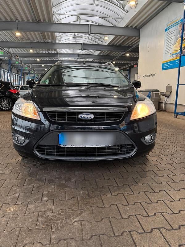 Schwarz Gebraucht 2011 Ford Focus Kombi | 2.900 € (Fairer Preis) - Bild 1/4
