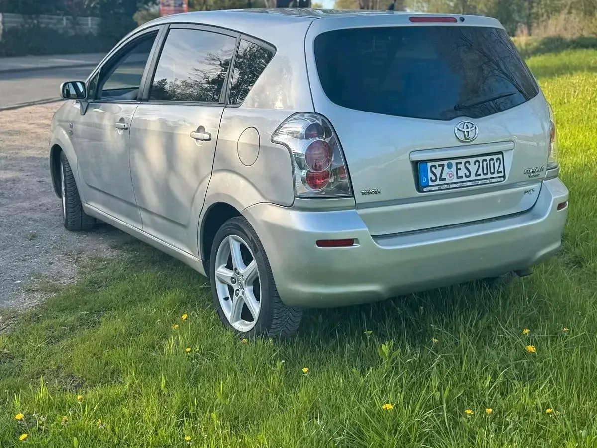 Używany Toyota Corolla 177 KM (130 kW) 2007 Srebrny Minivan