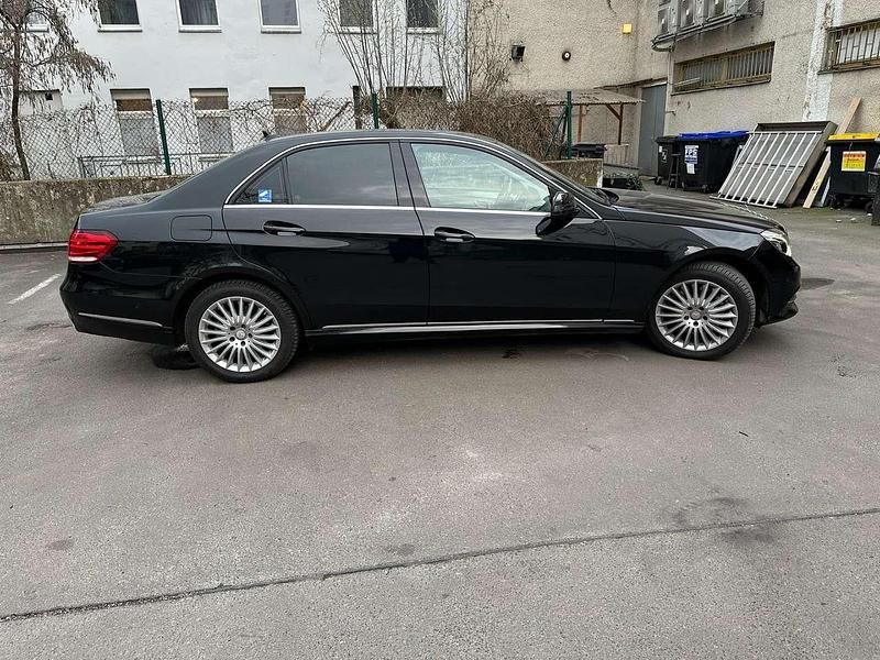 Gebraucht Mercedes E250 204 PS (150 kW) 2015 Schwarz Limousine
