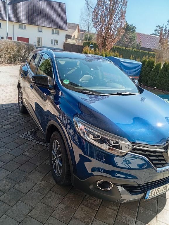 Blau Gebraucht 2017 Renault Kadjar Bose Edition SUV | 11.600 € (Fairer Preis) - Bild 1/4