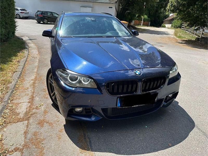 Blau Gebraucht 2015 BMW 520 Sport Line Kombi | 16.500 € (Fairer Preis) - Bild 1/4