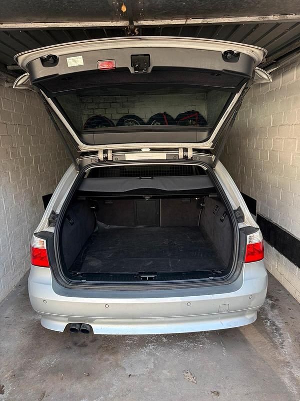 Gebraucht BMW 525 177 PS (130 kW) 2005 Silber Kombi